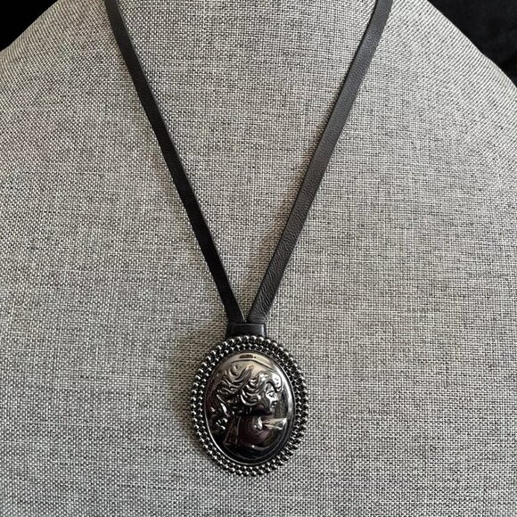 Coach Cameo Necklace Leather Strap with Coach Signature Buckle UNIQUE - Picture 6 of 8